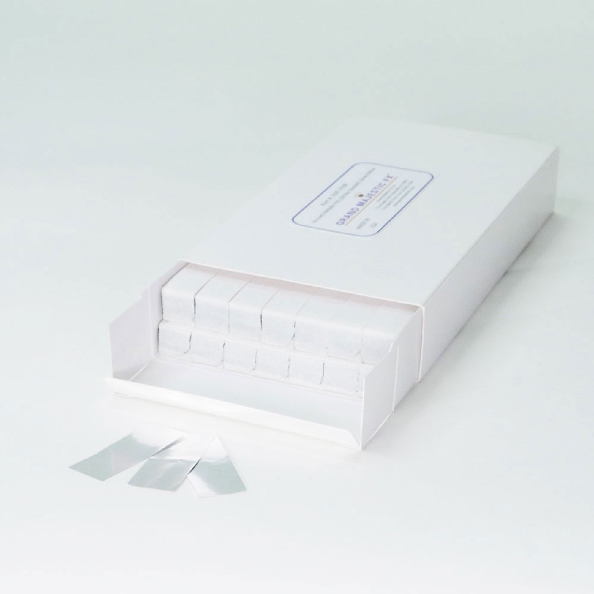 Grand Majestic FX Pro Fetti 1lb Box of Stacked Metallic PVC Mylar Confetti (Silver/White)