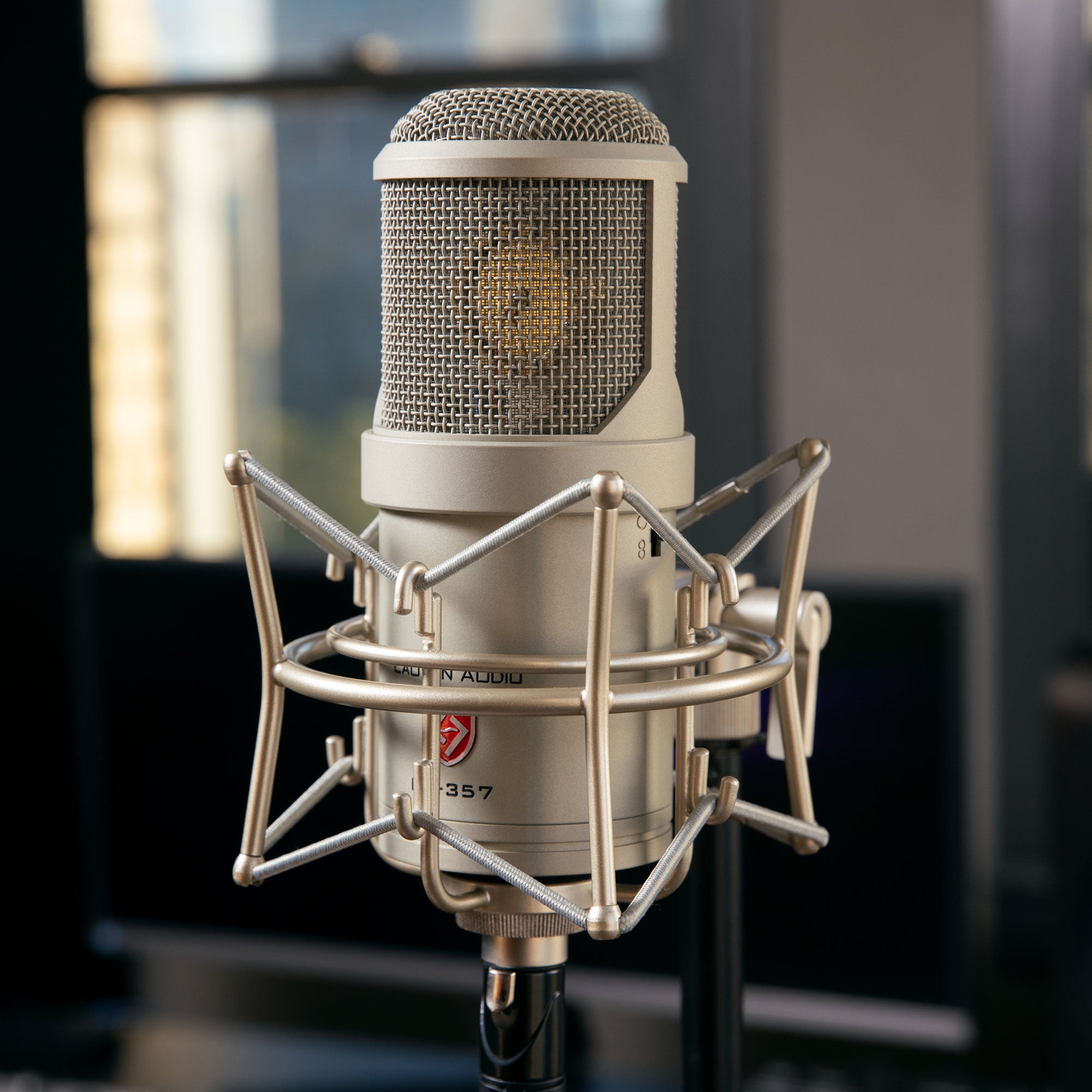 Lauten Audio Clarion FC-357 Large-Diaphragm Multipattern FET Condenser Microphone