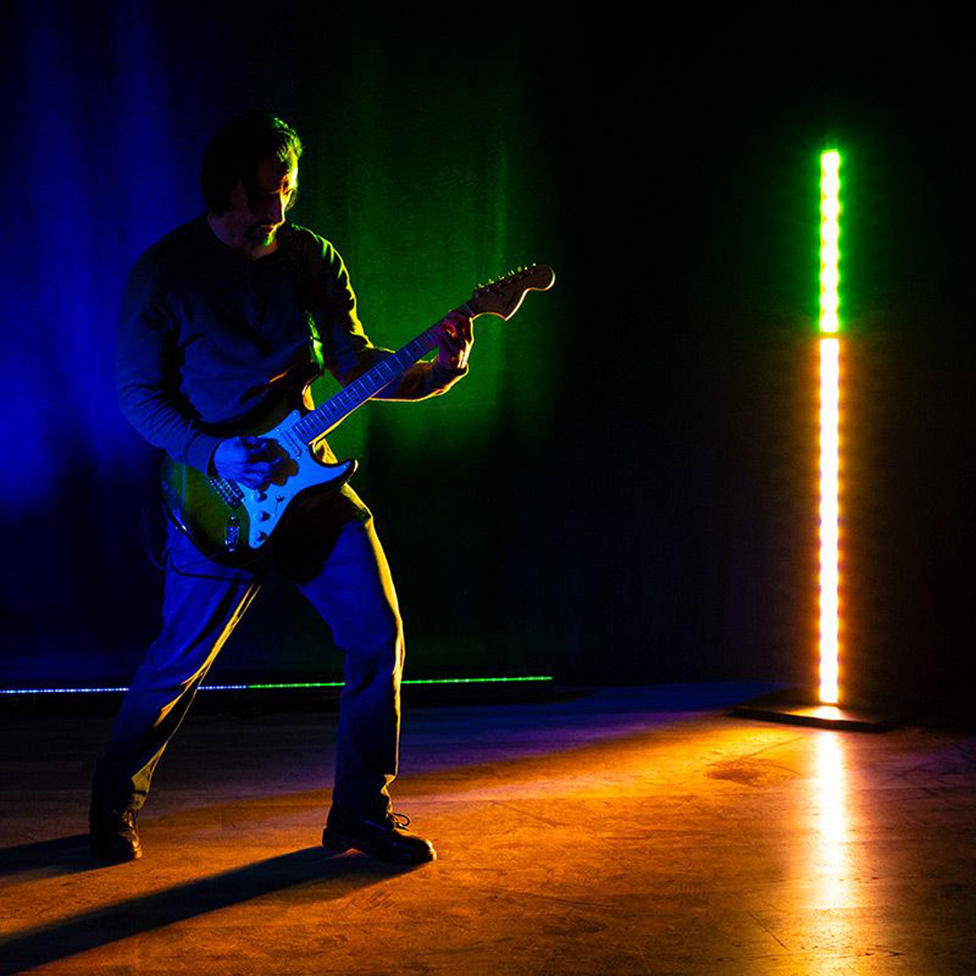 American DJ ElectraPix Bar 16 IP65 Outdoor-Rated Battery-Powered RGBAL+UV LED Linear Bar Fixture