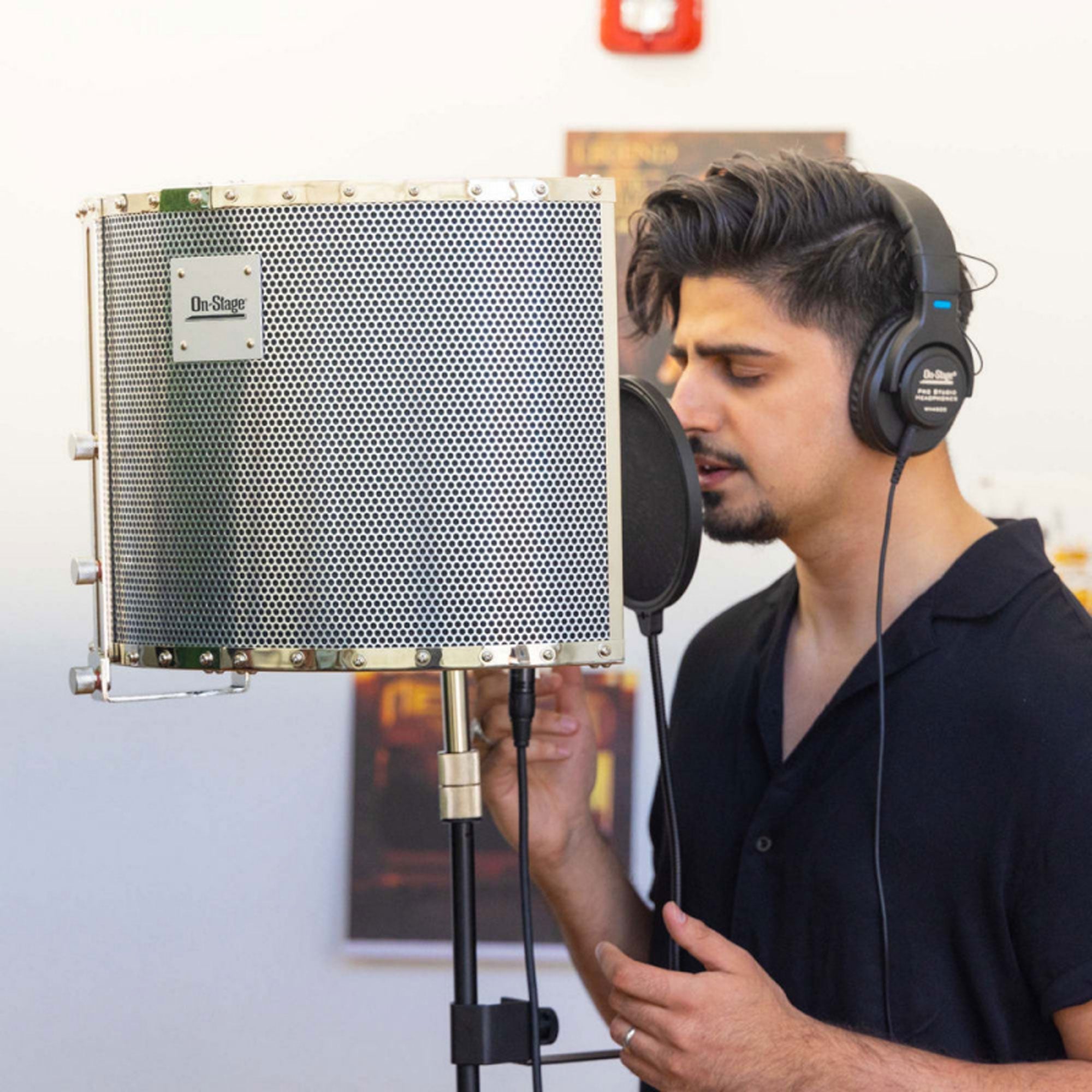 On-Stage ASMS4730 Isolation Shield and Stand-Mounted Acoustic Enclosure (18.5" x 12")