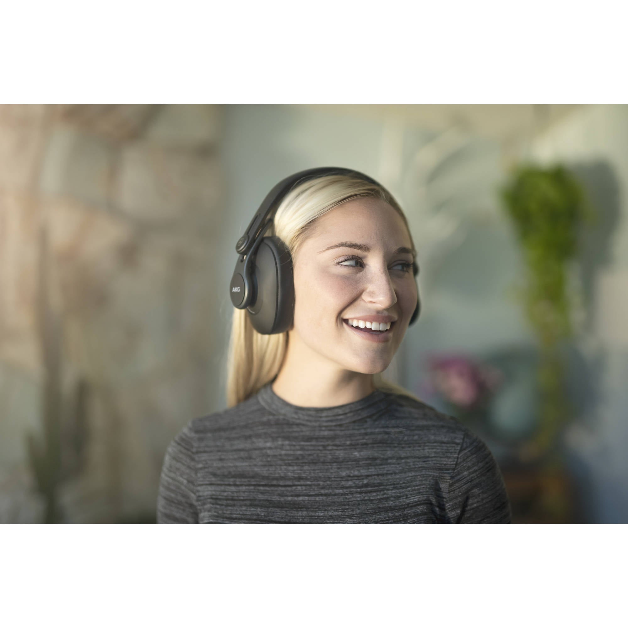 AKG K361-BT Professional Bluetooth Closed-Back Studio Headphones