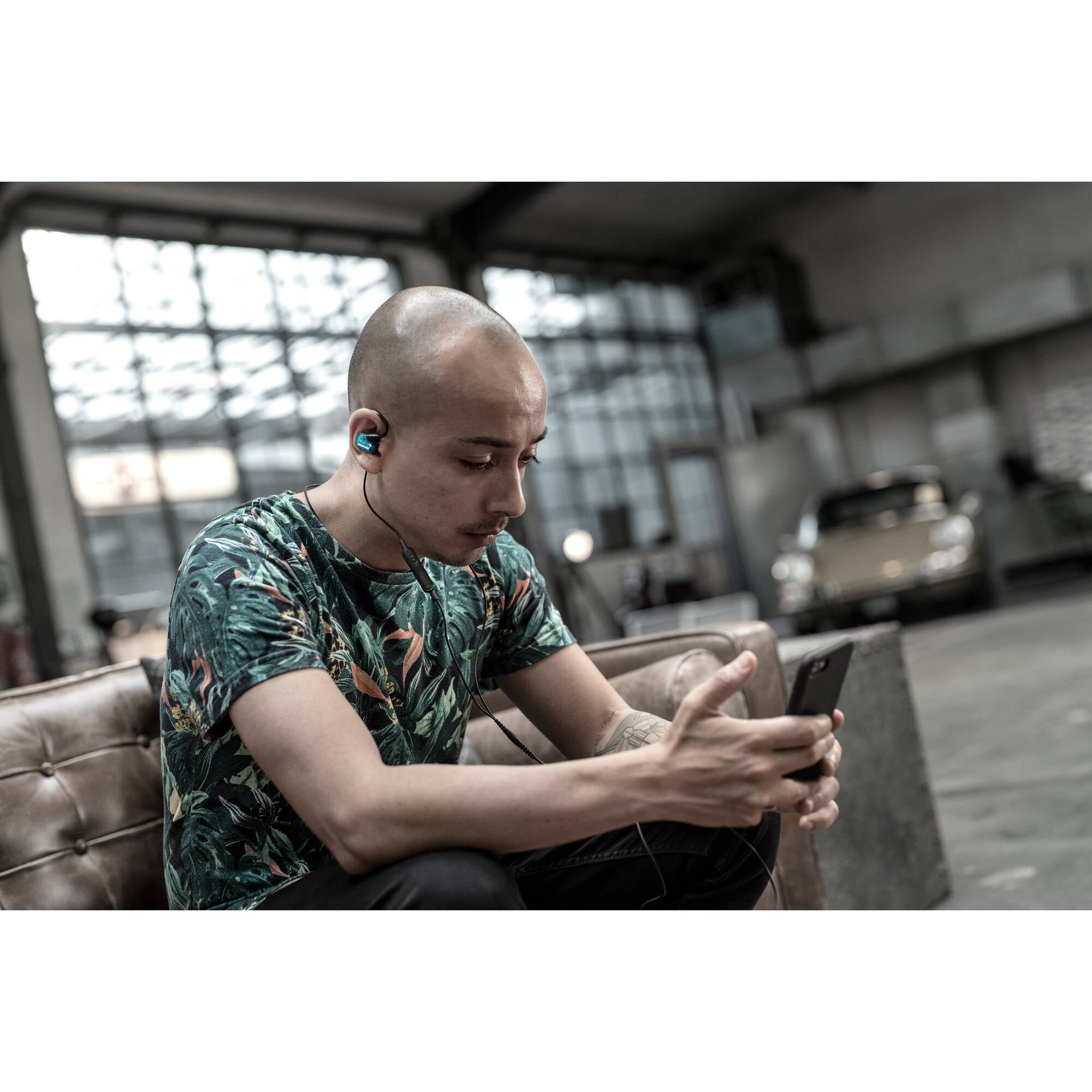 Shure SE215 Sound-Isolating In-Ear Stereo Earphones with RMCE-UNI Remote Mic Universal Cable (Blue)