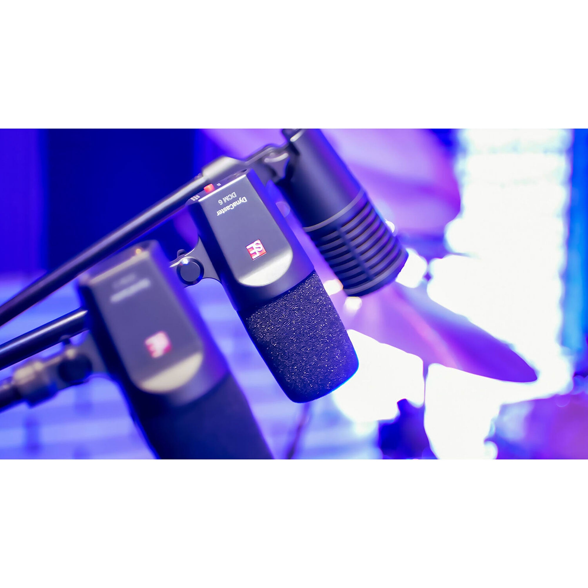 sE Electronics DynaCaster DCM6 Active Dynamic Broadcast Microphone with Mic Preamp