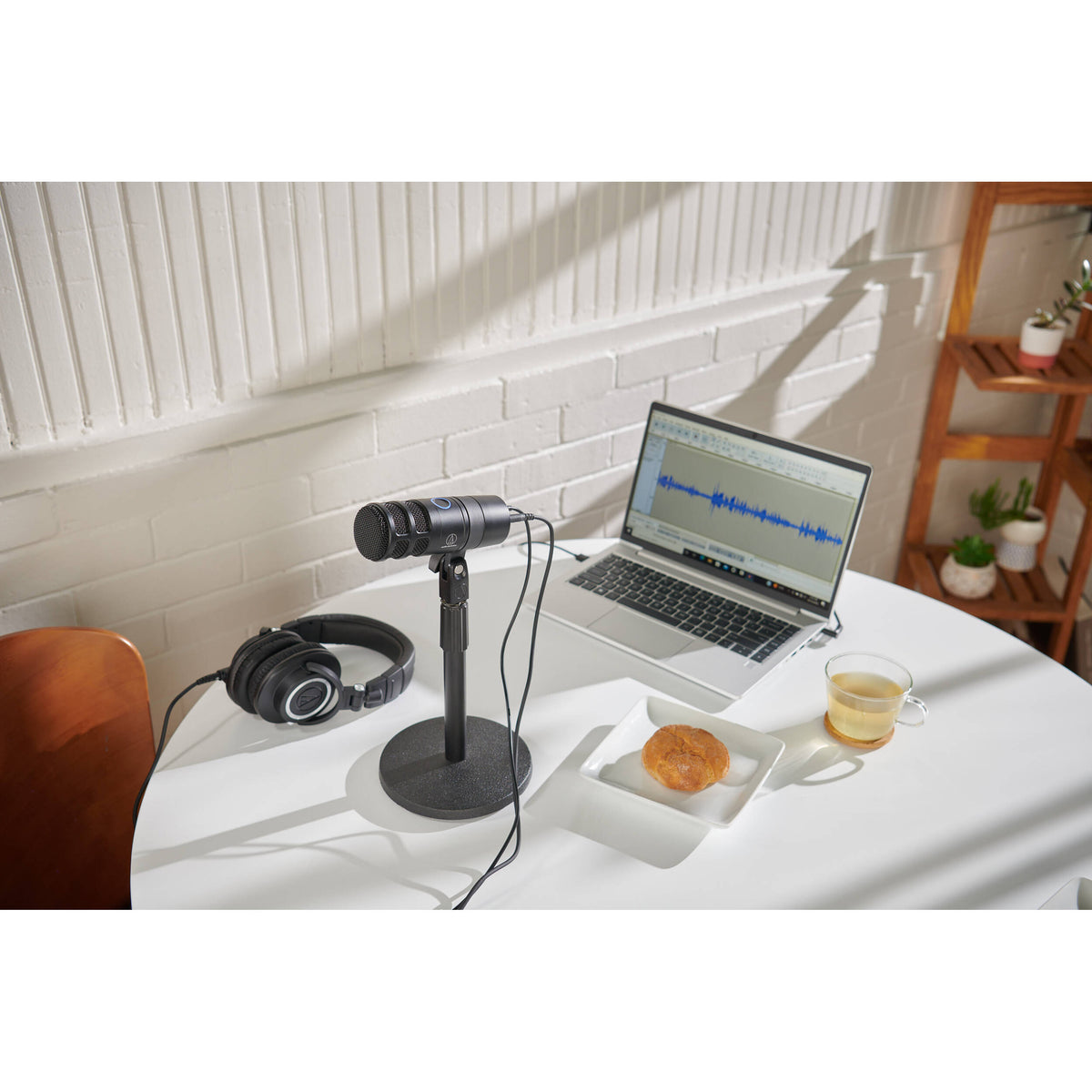 Audio-Technica AT2040USB Hypercardioid Dynamic USB Podcast Microphone