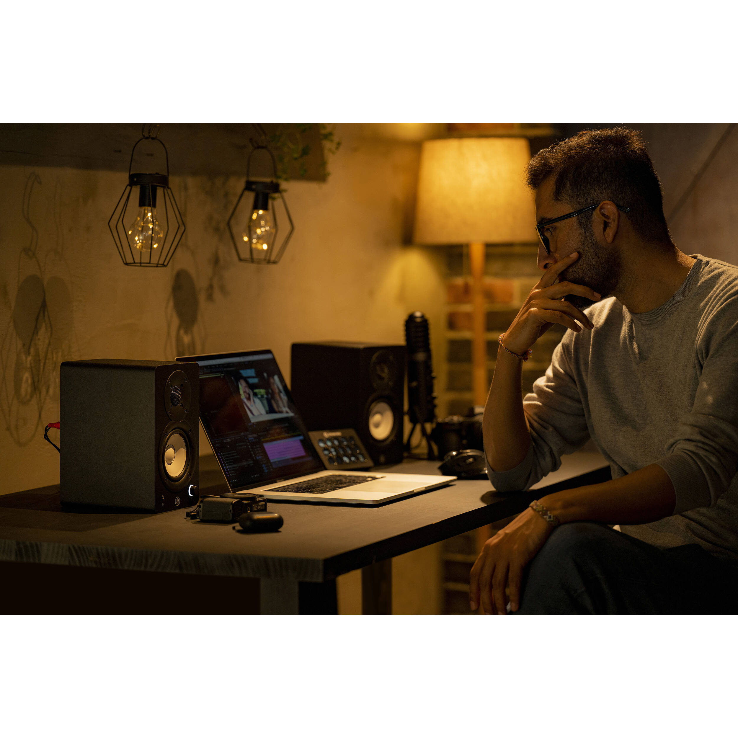 Yamaha HS3 Active 3.5" 2-Way Studio Monitors (Pair, Black)