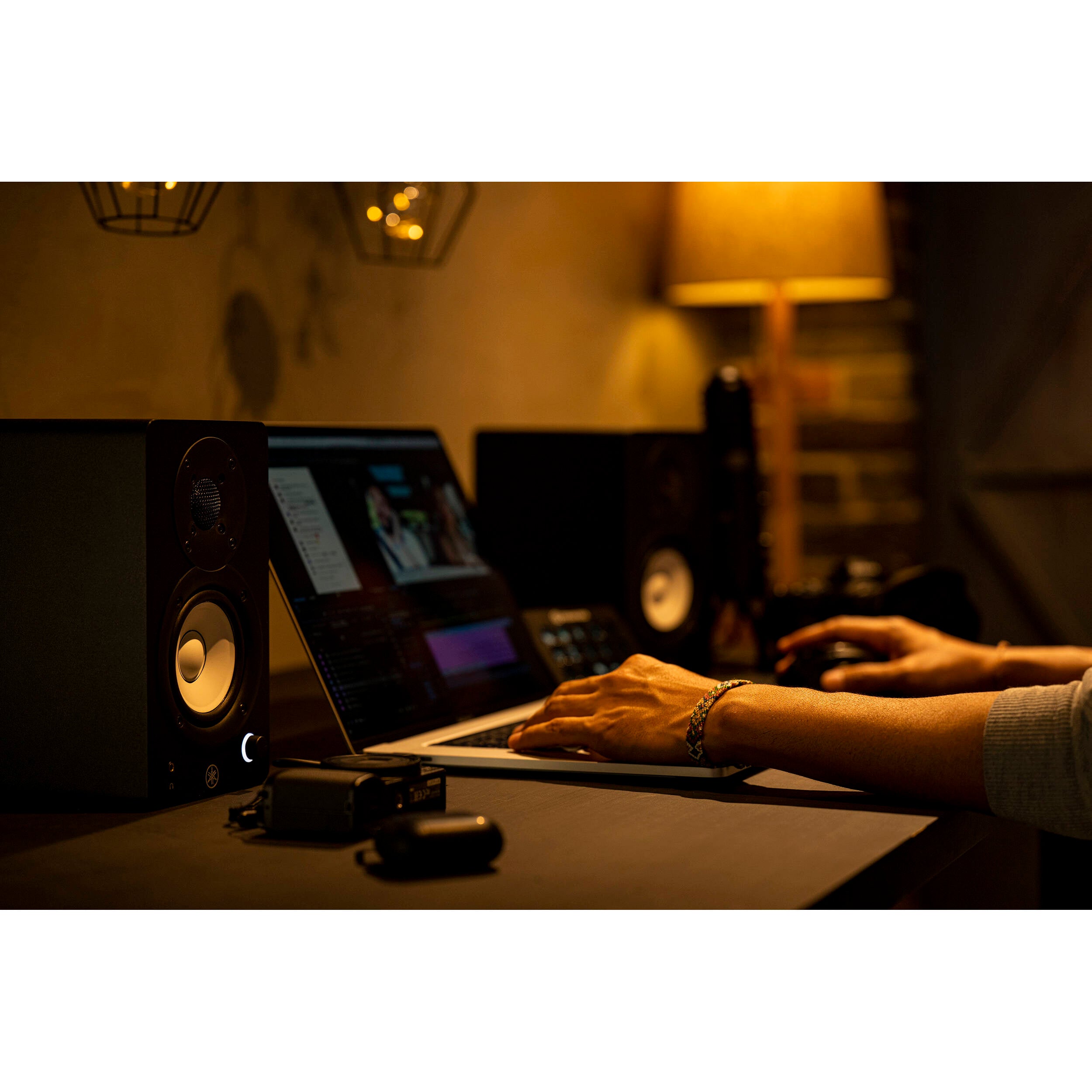 Yamaha HS3 Active 3.5" 2-Way Studio Monitors (Pair, Black)