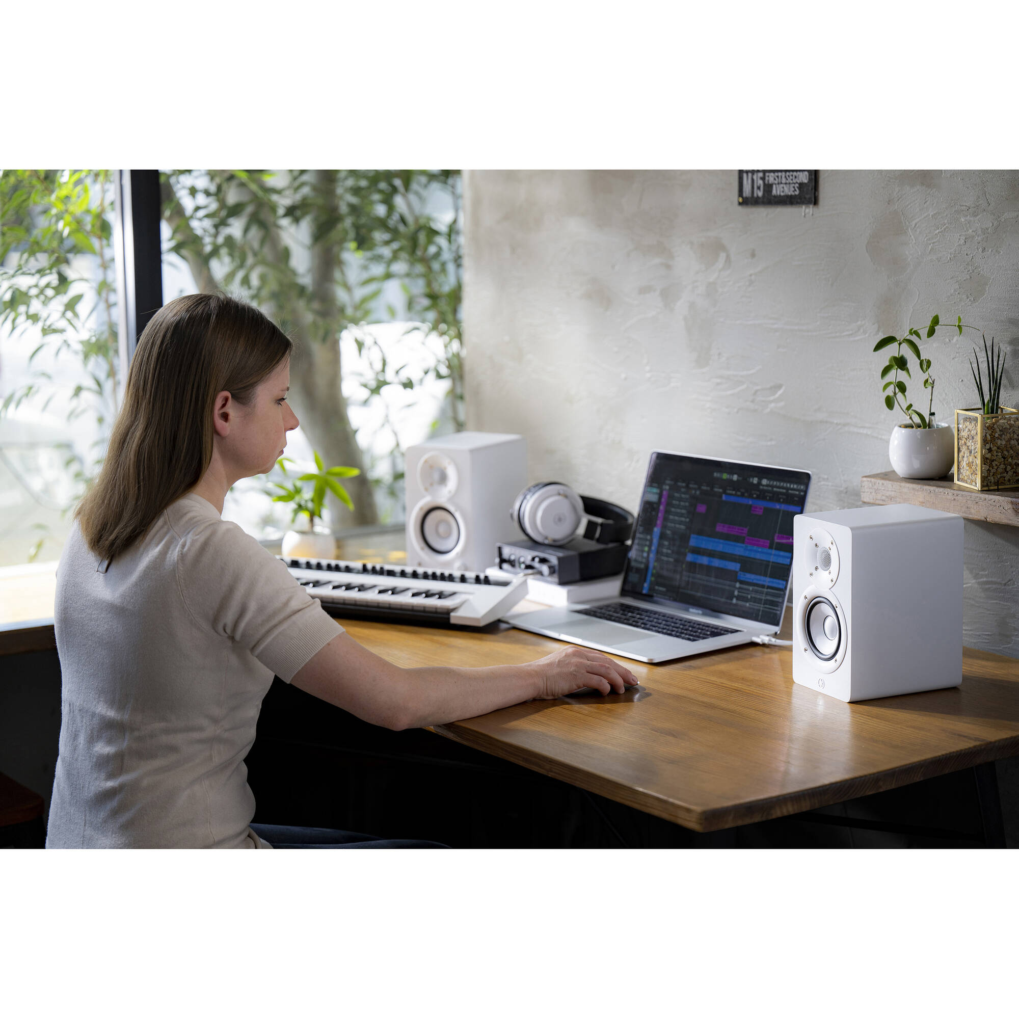Yamaha HS4 Active 4.5" 2-Way Studio Monitors (Pair, White)