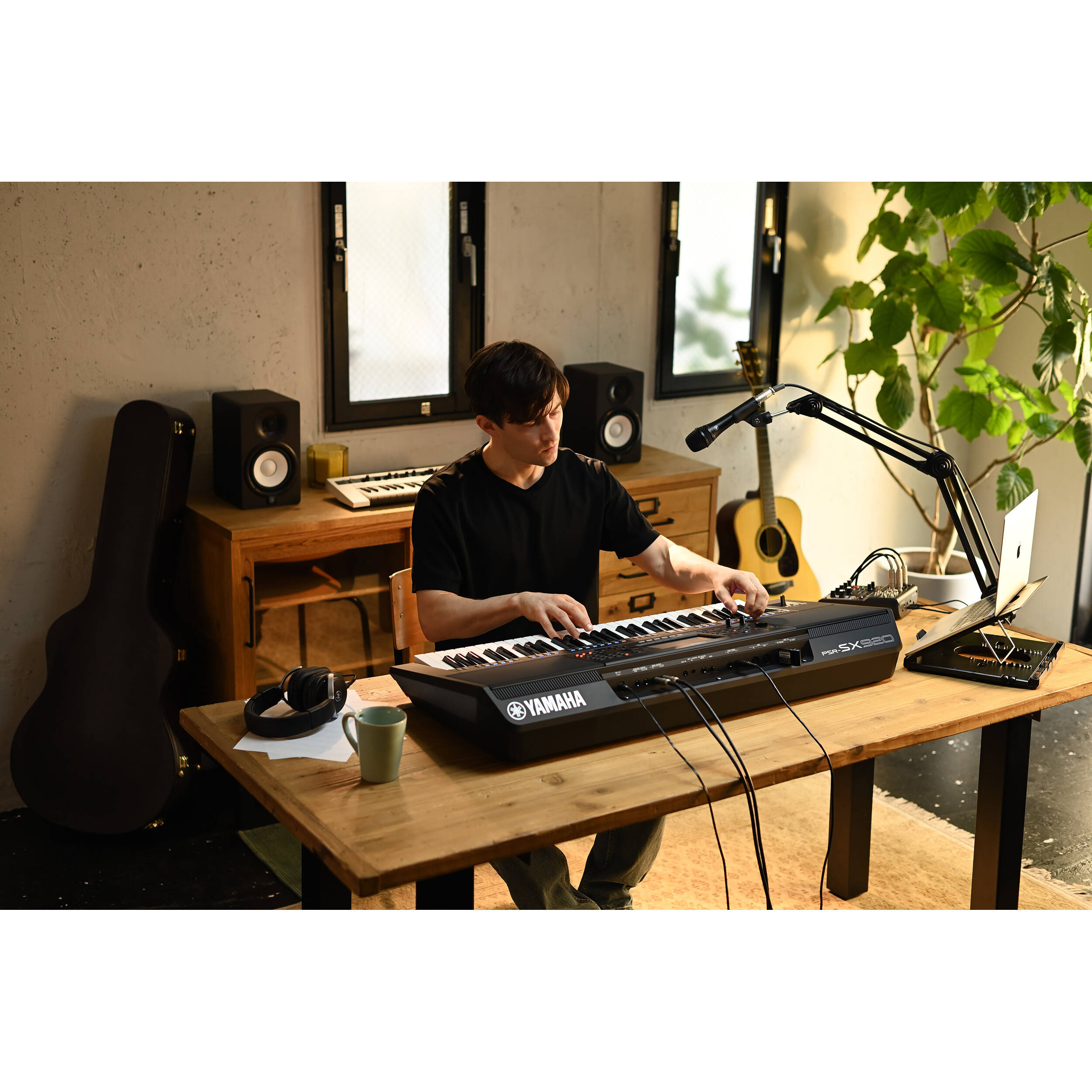 Yamaha PSR-SX920 61-Key Digital Arranger Keyboard