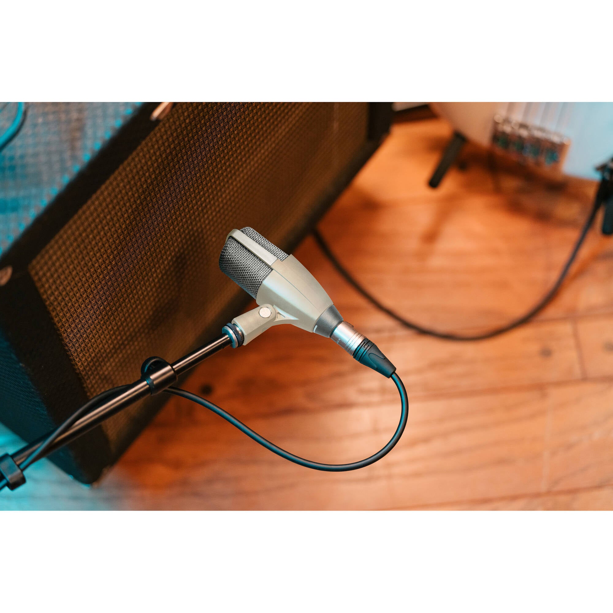 Sennheiser MD 421 Kompakt 80th Edition Cardioid Dynamic Microphone with Drum Clamp (Gray/Cream)