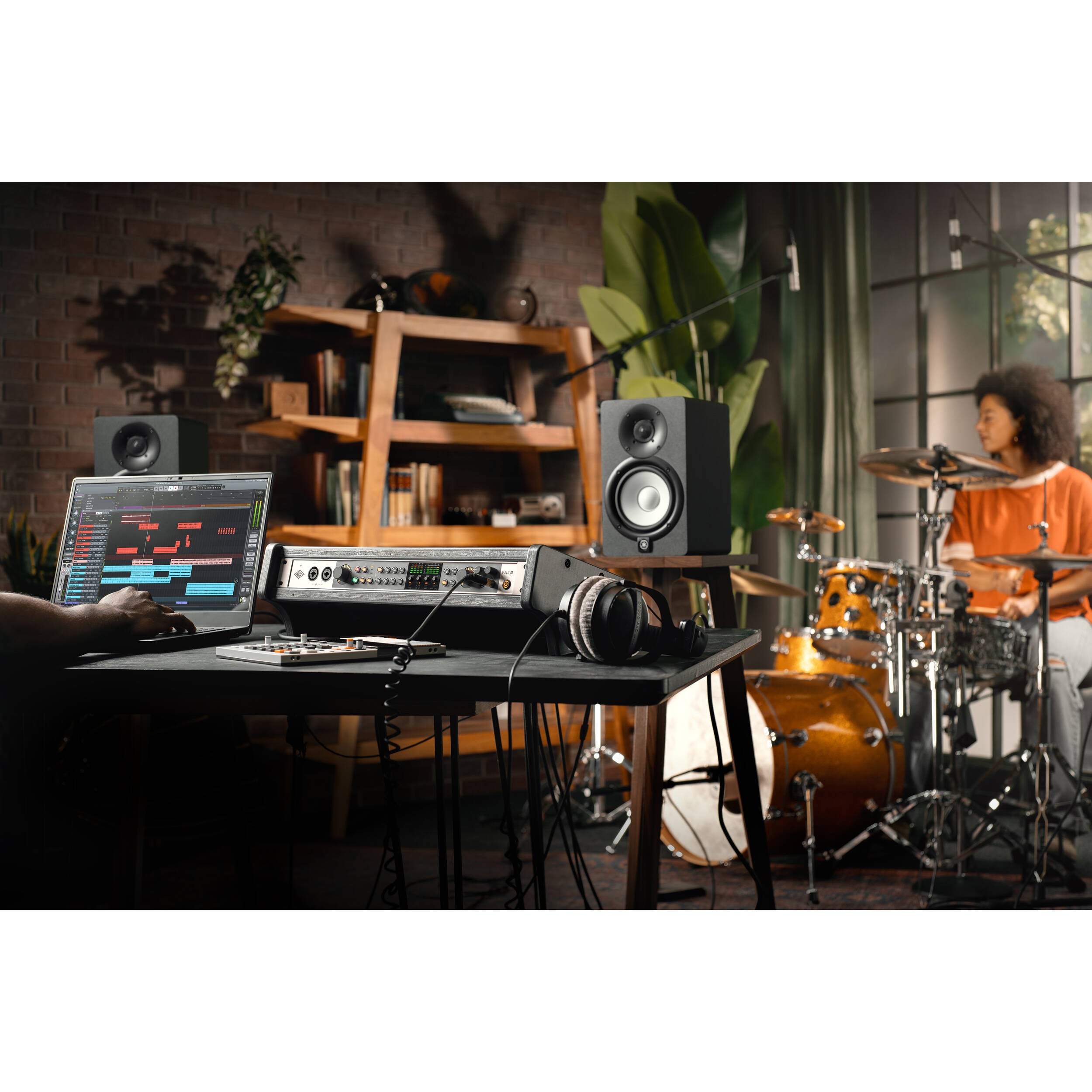 Universal Audio Volt 876 24x28 USB-C Audio Interface