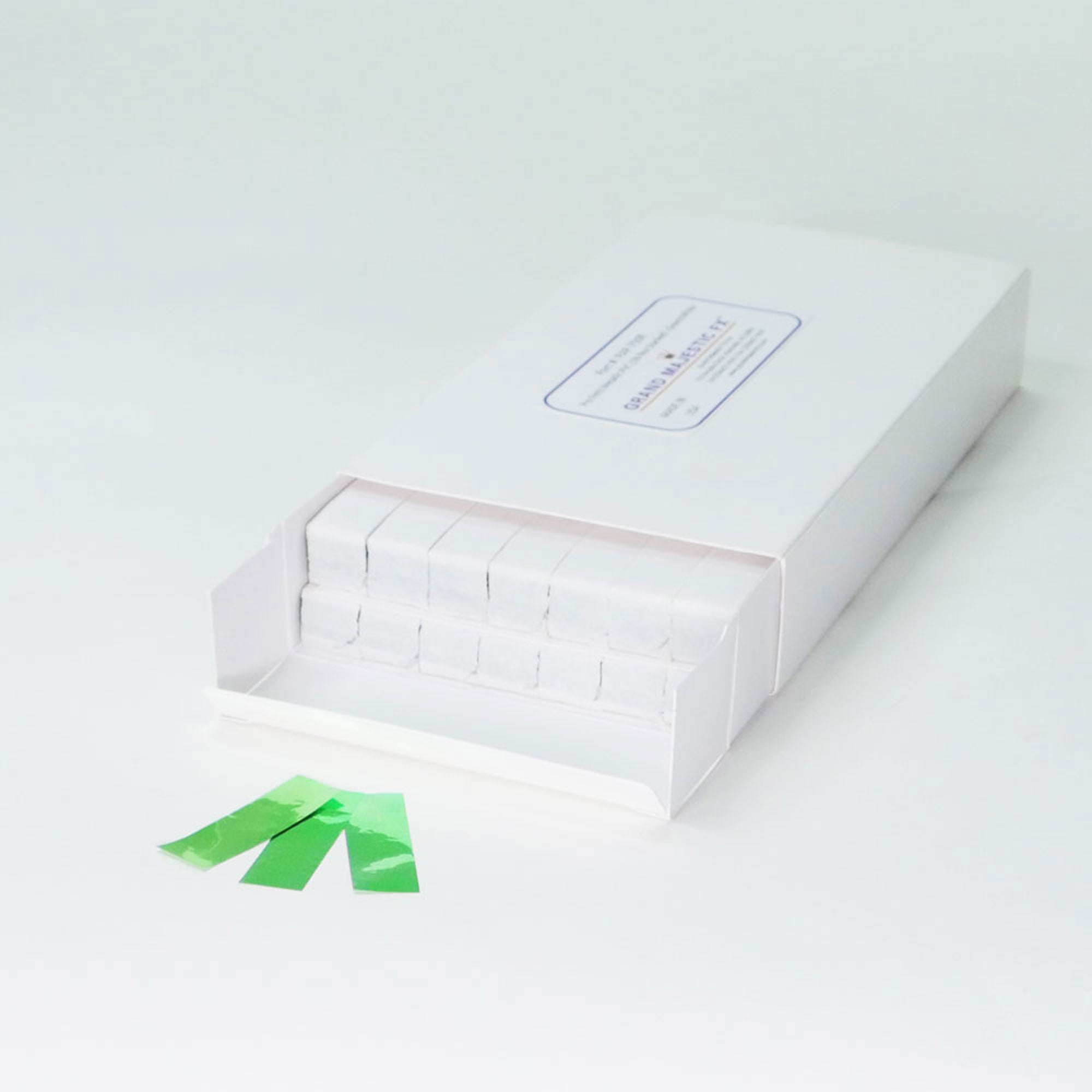 Grand Majestic FX Pro Fetti 1lb Box of Stacked Metallic PVC Mylar Confetti (Green/White)