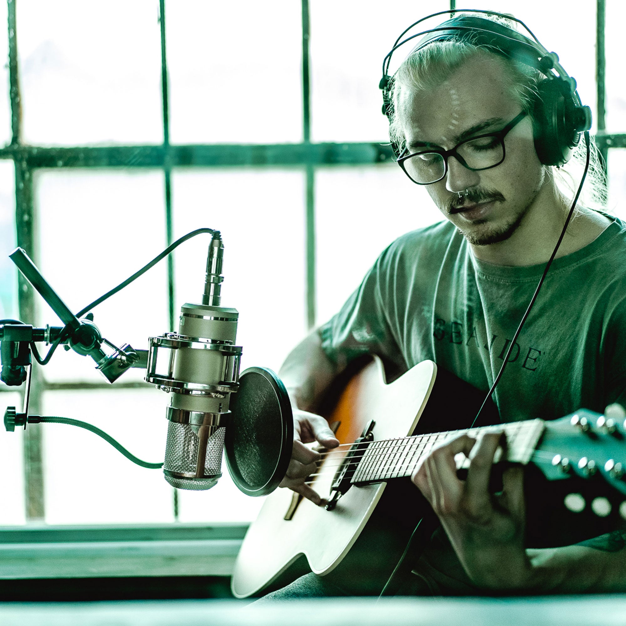 Lauten Audio Eden LT-386 Ultra-Large-Diaphragm Vacuum Tube Condenser Microphone