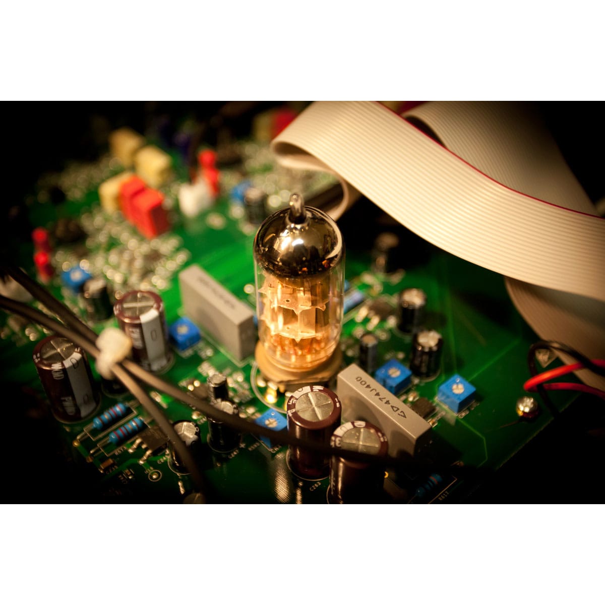 Universal Audio 4-710d Tone Blending Twin-Finity Microphone Preamp and DI